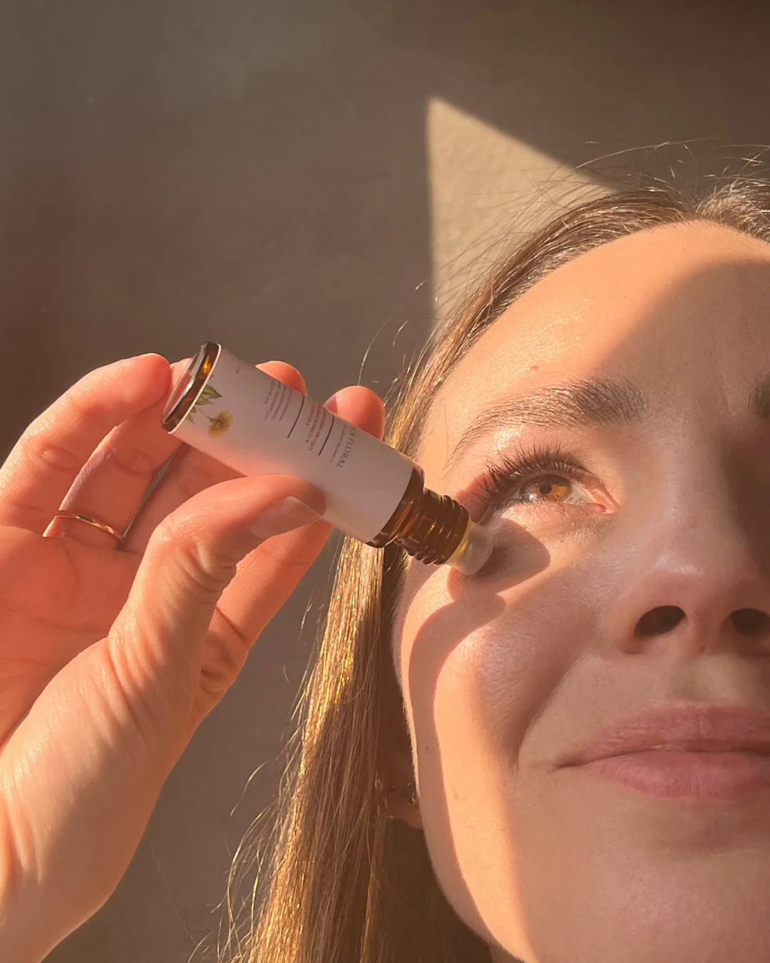 Suero Contorno de Ojos con Ácido Hialurónico Bio + Caléndula